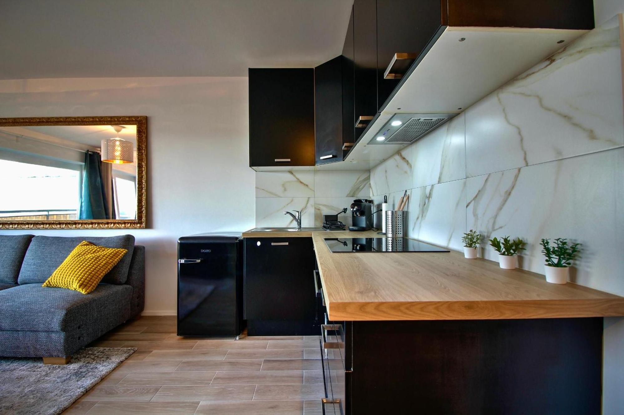 Studio Avec Vue Panoramique Et Parking Gratuit Brüksel Dış mekan fotoğraf